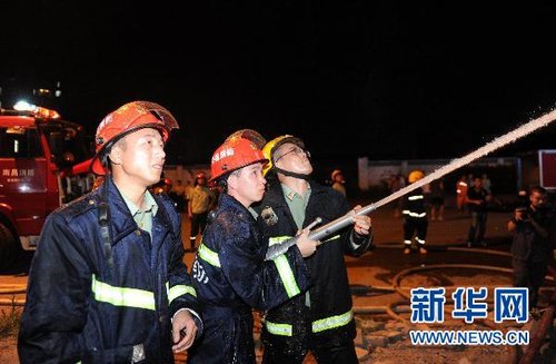 【突发事件】南昌一仓库着火产生大量有毒浓烟